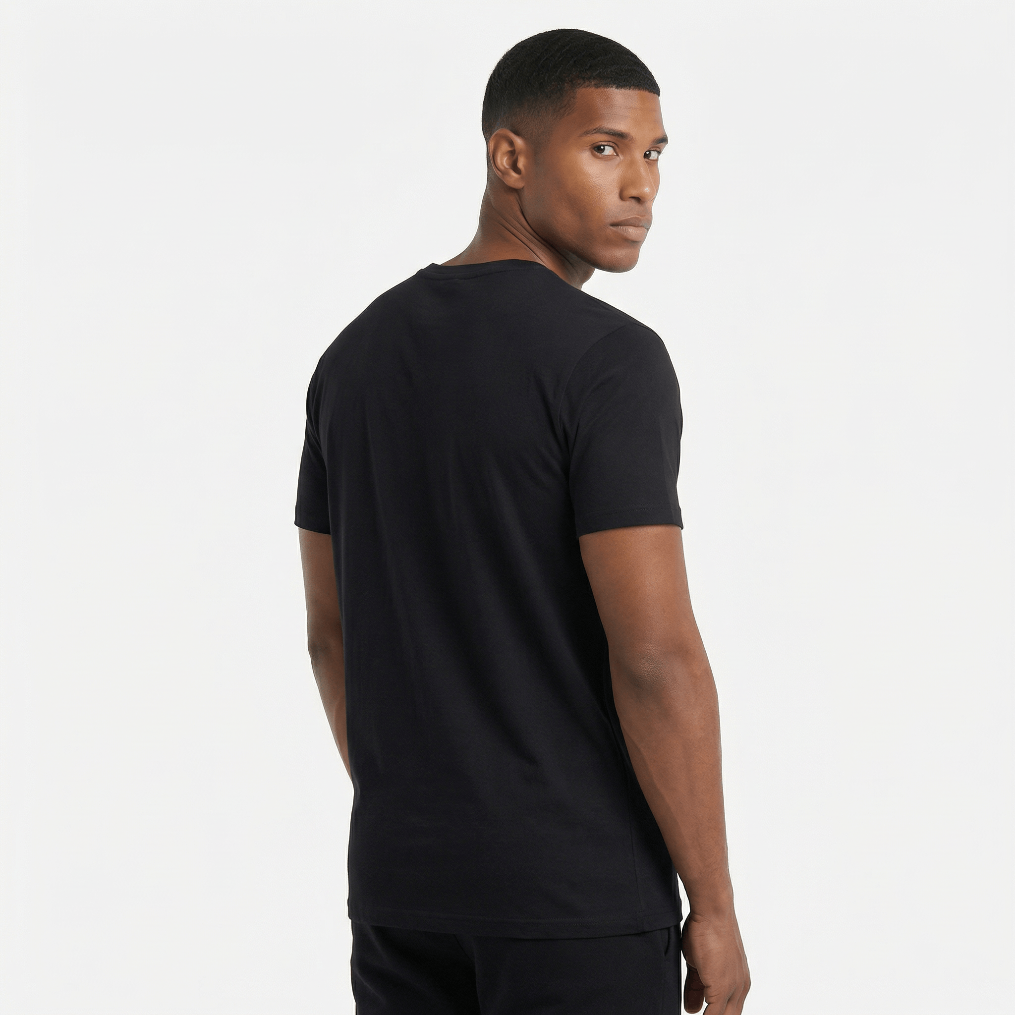 freepik__a-professional-ecommerce-studio-photography-of-a-m__38286