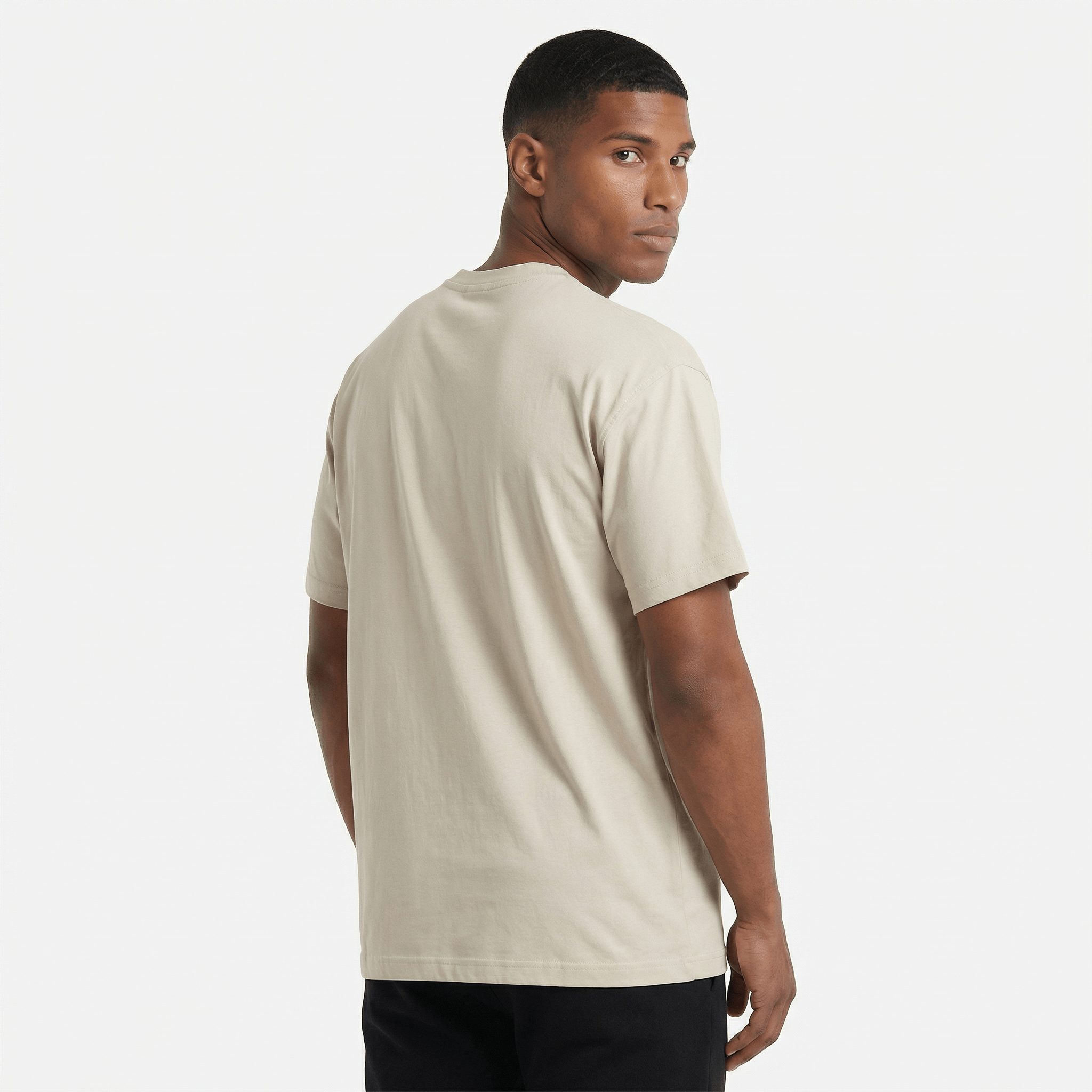 freepik__a-professional-ecommerce-studio-photography-of-a-m__39223