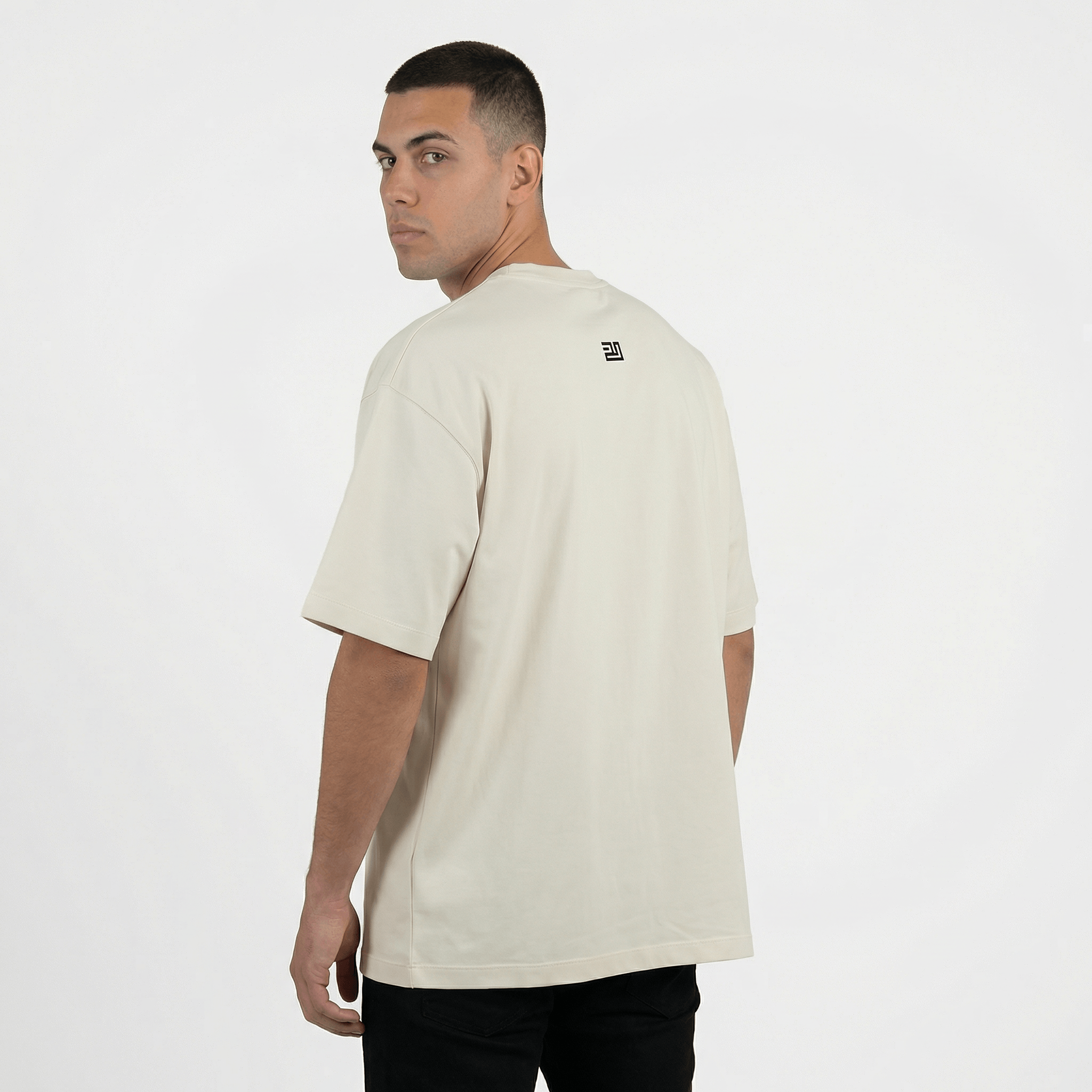 freepik__a-professional-ecommerce-studio-photography-of-a-m__52225