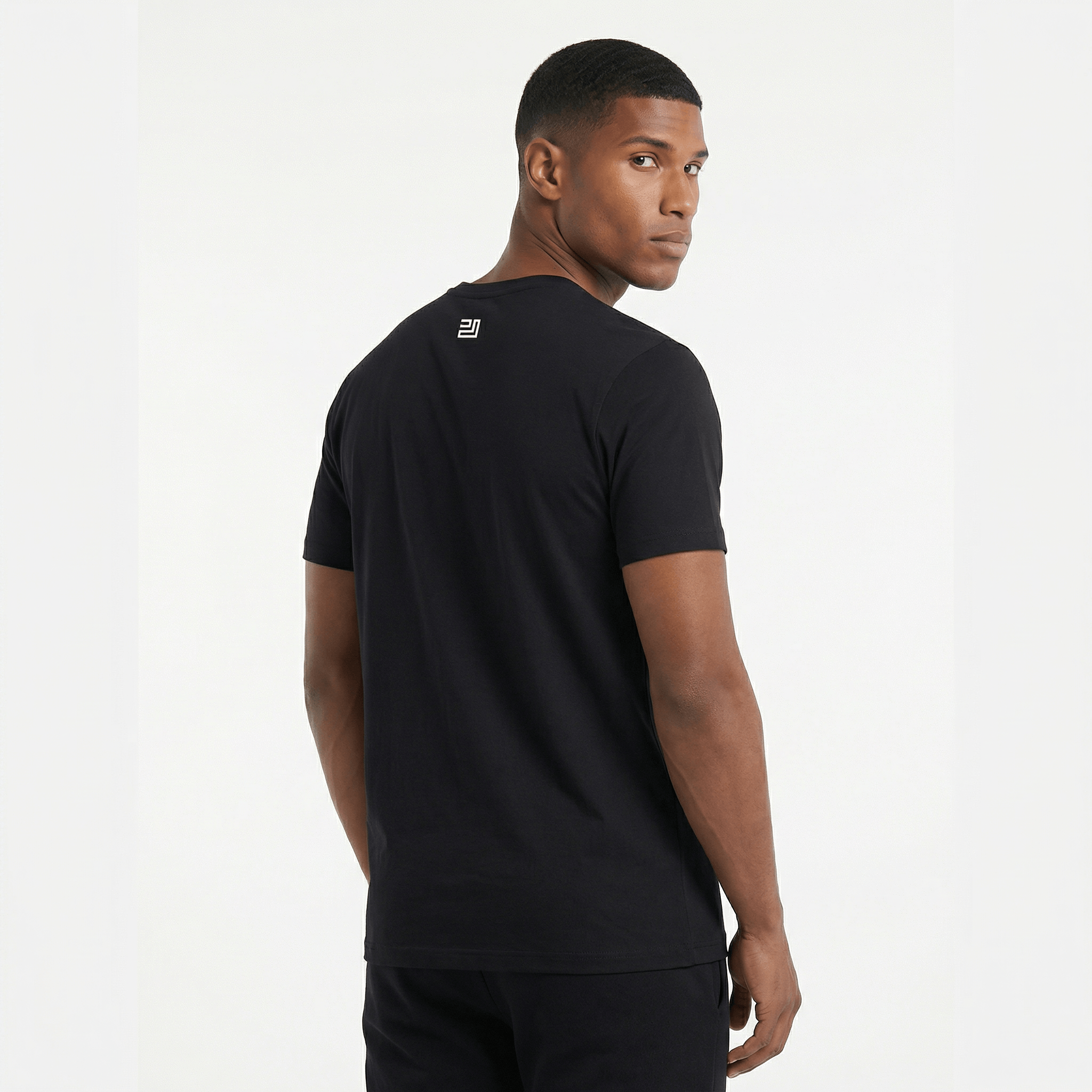 freepik__a-professional-ecommerce-studio-photography-of-a-m__52227