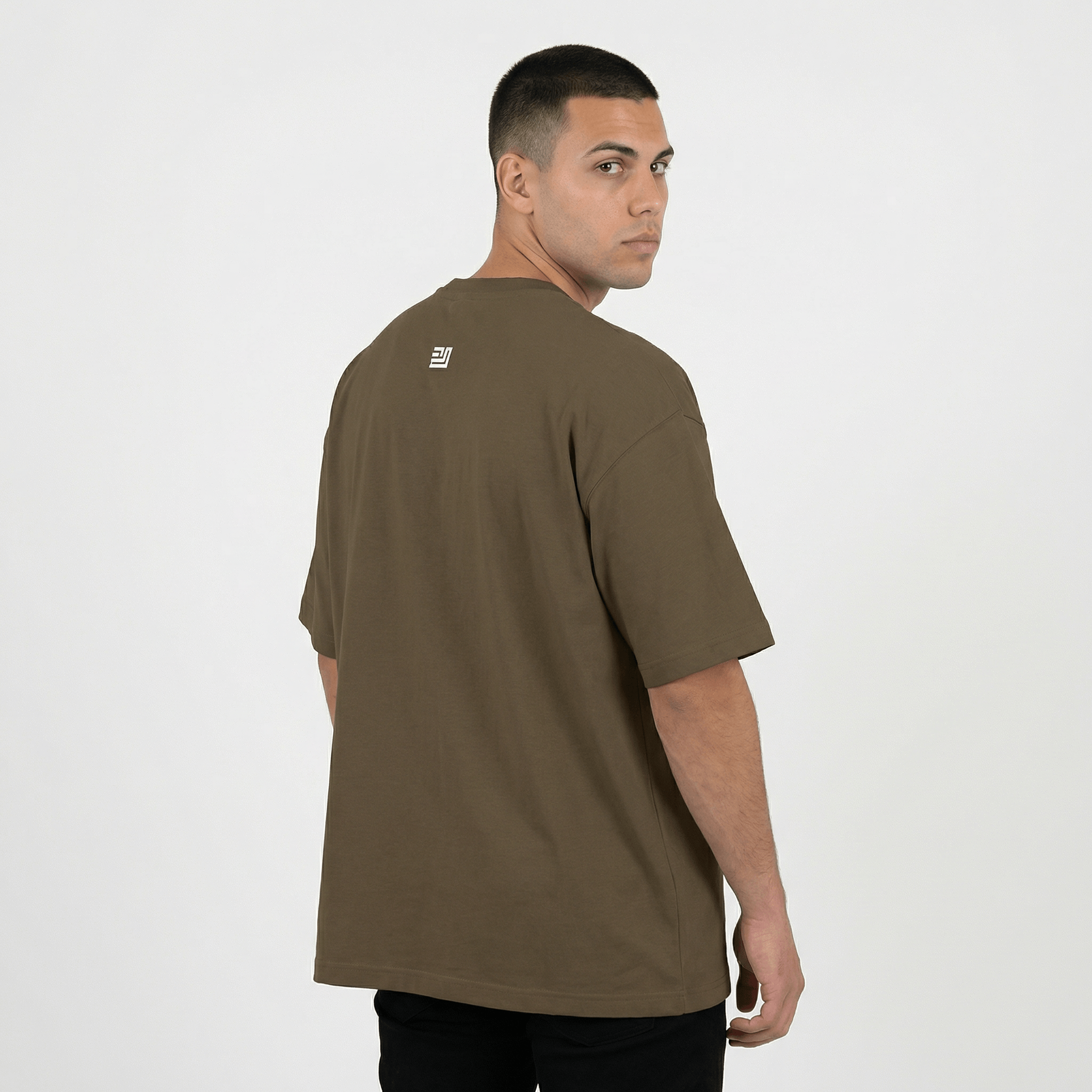 freepik__a-professional-ecommerce-studio-photography-of-a-m__52230