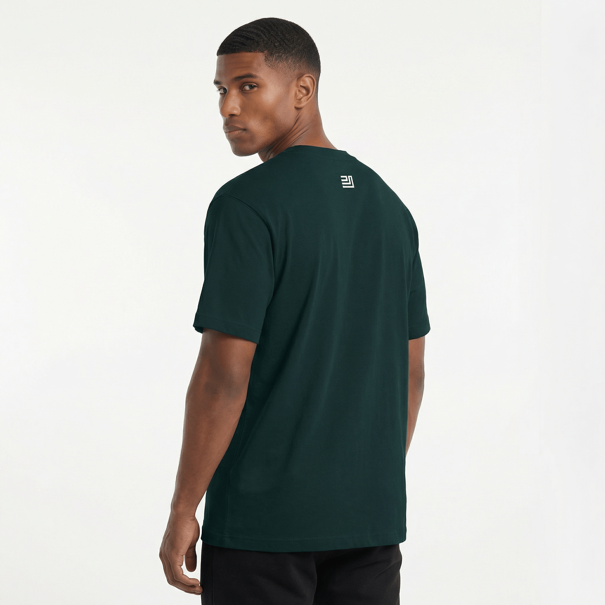 freepik__a-professional-ecommerce-studio-photography-of-a-m__52233